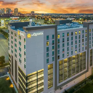 מלון La Quinta & By Wyndham Downtown Stadium נאשוויל